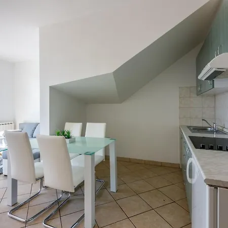 Ero Apartment *